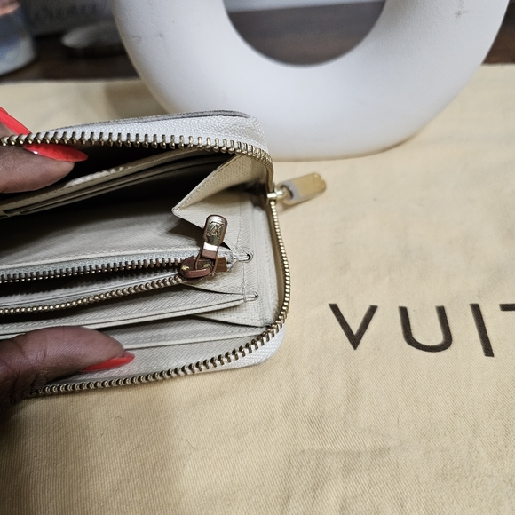 Louis Vuitton DAMIER AZUR ZIP AROUND WALLET - Picture 3 of 11